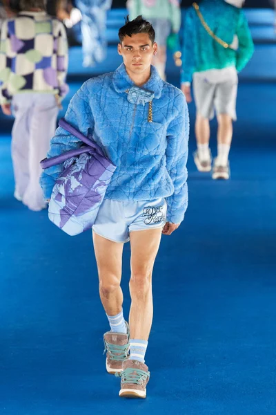 Look 17